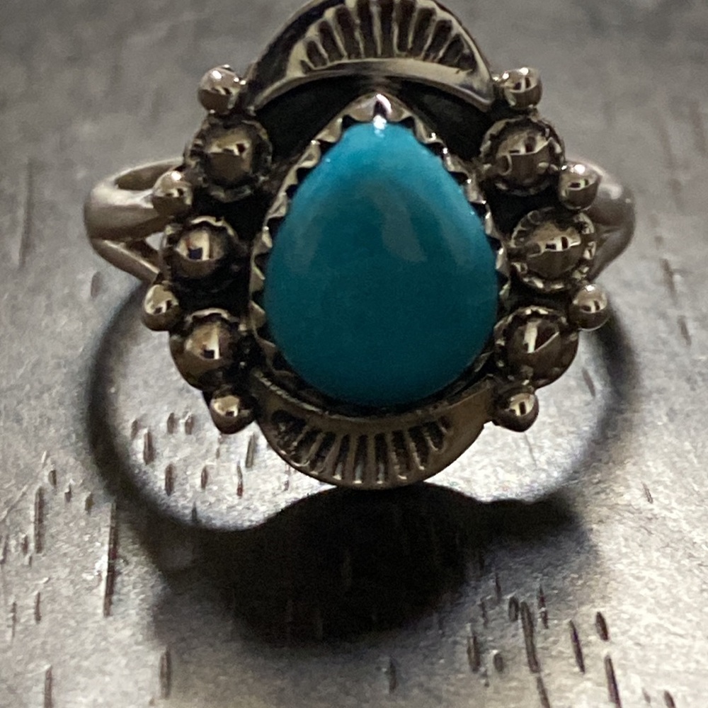 Pear shape Turquoise Sterling silver ring. Size 8 - Picture 3 of 3